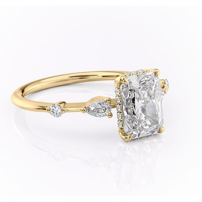 Inel de logodnă Azalea din aur Galben 14kt cu moissanite tăietură radiantă – Montură cu trei pietre rafinată pentru profil mediu | Personalizează și configurează gratuit online [1]