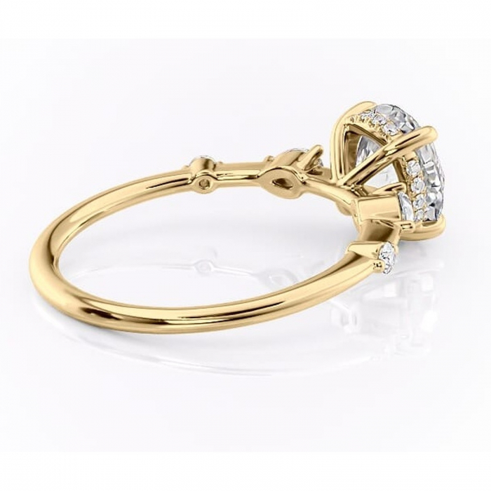 Inel de logodnă Azalea din aur Galben 14kt cu moissanite tăietură rotundă – Montură cu trei pietre rafinată pentru profil mediu | Personalizează și configurează gratuit online [3]