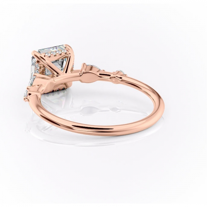 Inel de logodnă Azalea din aur Rose 14kt cu moissanite tăietură asscher – Montură cu trei pietre rafinată pentru profil mediu | Personalizează și configurează gratuit online [4]