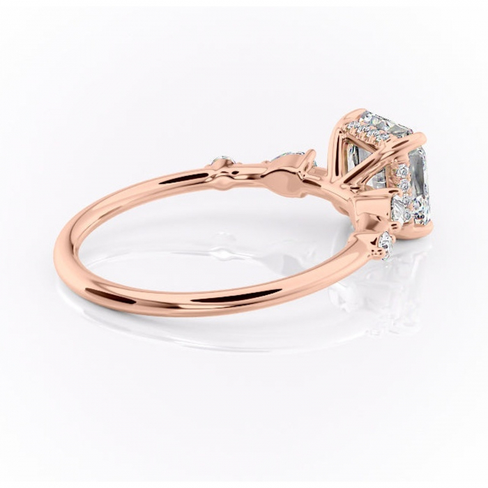 Inel de logodnă Azalea din aur Rose 14kt cu moissanite tăietură asscher – Montură cu trei pietre rafinată pentru profil mediu | Personalizează și configurează gratuit online [3]
