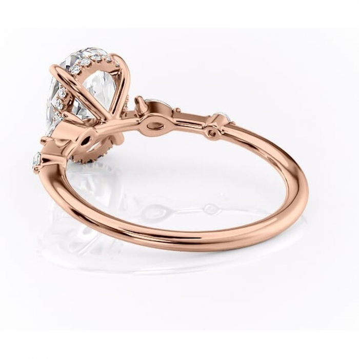 Inel de logodnă Azalea din aur Rose 14kt cu moissanite tăietură ovală – Montură cu trei pietre rafinată pentru profil mediu | Personalizează și configurează gratuit online [4]