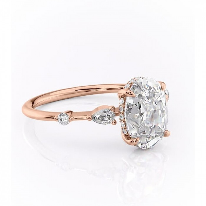 Inel de logodnă Azalea din aur Rose 14kt cu moissanite tăietură ovală – Montură cu trei pietre rafinată pentru profil mediu | Personalizează și configurează gratuit online [1]