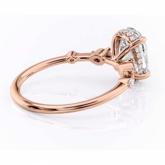 Inel de logodnă Azalea din aur Rose 14kt cu moissanite tăietură ovală – Montură cu trei pietre rafinată pentru profil mediu | Personalizează și configurează gratuit online [3]