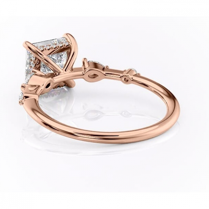 Inel de logodnă Azalea din aur Rose 14kt cu moissanite tăietură princess – Montură cu trei pietre rafinată pentru profil mediu | Personalizează și configurează gratuit online [4]