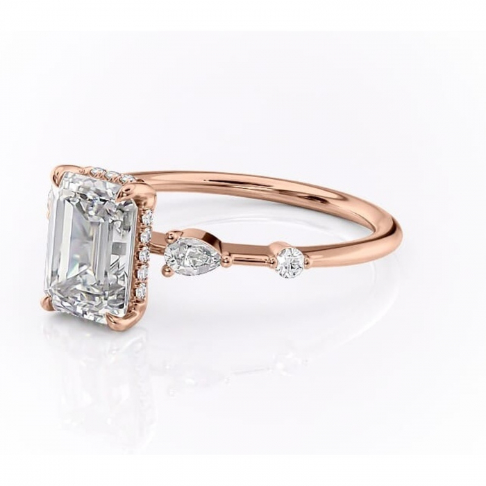 Inel de logodnă Azalea din aur Rose 18kt cu moissanite tăietură smarald – Montură cu trei pietre rafinată pentru profil mediu | Personalizează și configurează gratuit online [7]