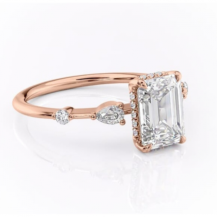 Inel de logodnă Azalea din aur Rose 18kt cu moissanite tăietură smarald – Montură cu trei pietre rafinată pentru profil mediu | Personalizează și configurează gratuit online [1]