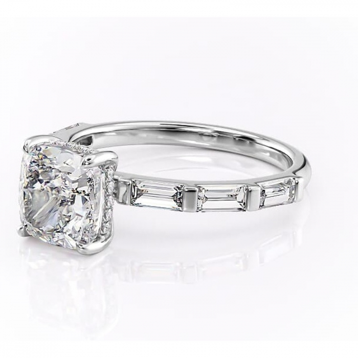 Inel de logodnă Beatrice din aur Alb 14kt cu moissanite tăietură pernă – Montură cu canal rafinată pentru profil înalt | Personalizează și configurează gratuit online [7]