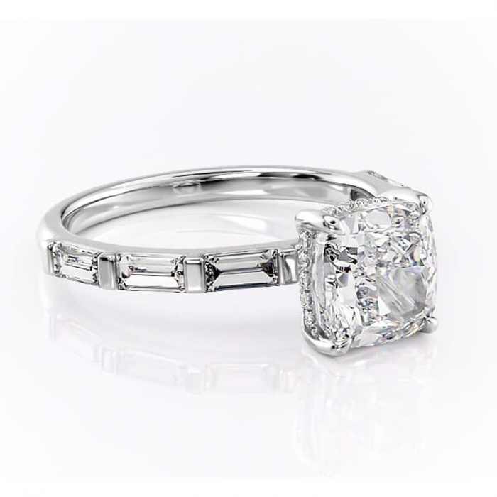 Inel de logodnă Beatrice din aur Alb 14kt cu moissanite tăietură pernă – Montură cu canal rafinată pentru profil înalt | Personalizează și configurează gratuit online [1]