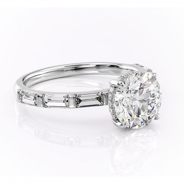 Inel de logodnă Beatrice din aur Alb 14kt cu moissanite tăietură rotundă – Montură cu canal rafinată pentru profil înalt | Personalizează și configurează gratuit online [1]