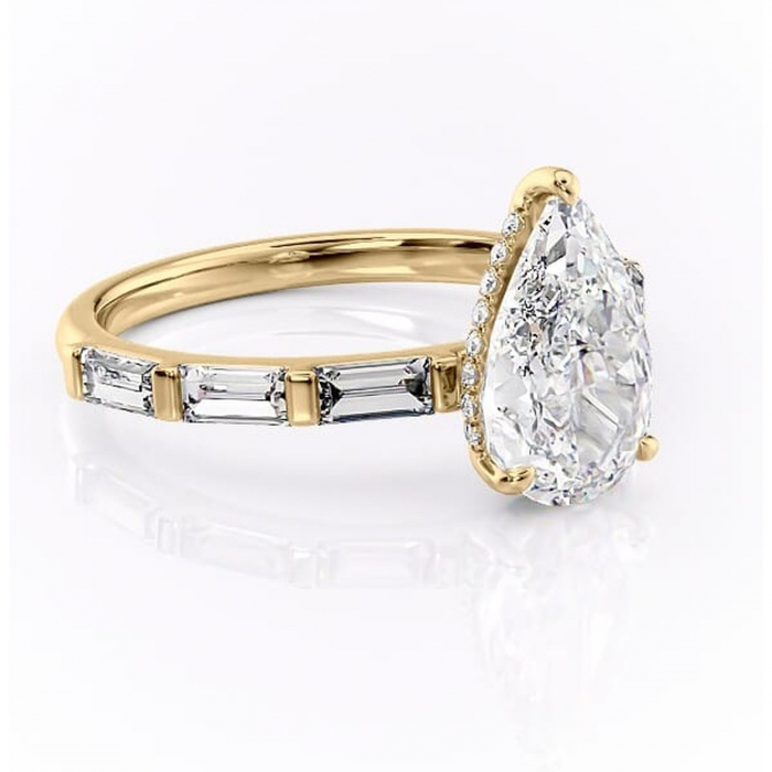 Inel de logodnă Beatrice din aur Galben 18kt cu moissanite tăietură pară – Montură cu canal rafinată pentru profil înalt | Personalizează și configurează gratuit online [1]