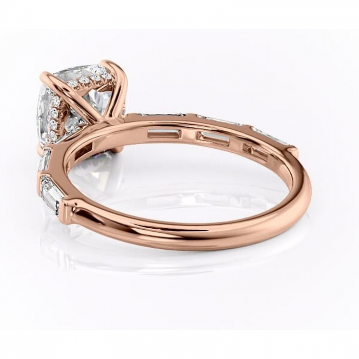 Inel de logodnă Beatrice din aur Rose 14kt cu moissanite tăietură pernă – Montură cu canal rafinată pentru profil înalt | Personalizează și configurează gratuit online [4]