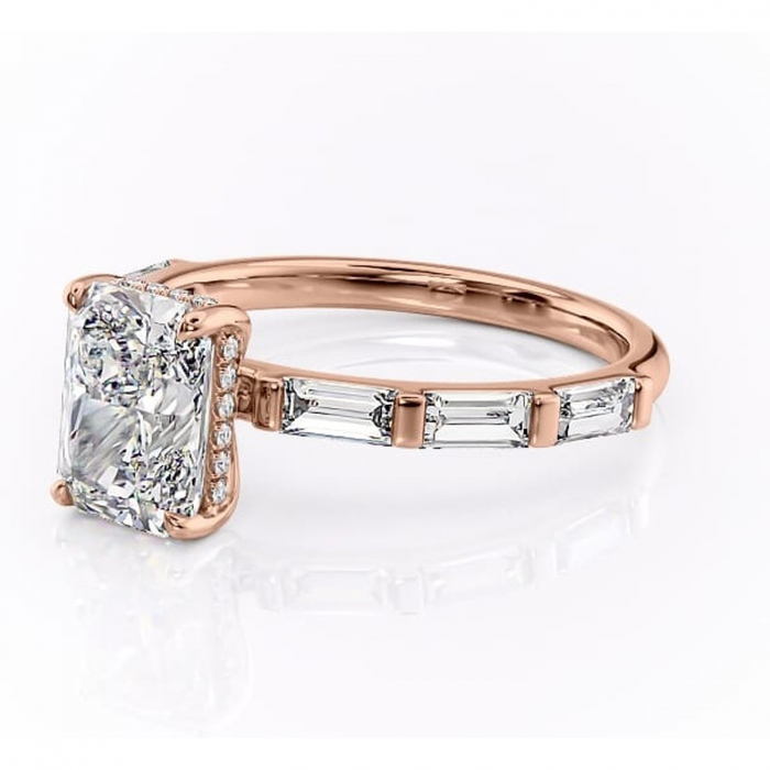 Inel de logodnă Beatrice din aur Rose 14kt cu moissanite tăietură radiantă – Montură cu canal rafinată pentru profil înalt | Personalizează și configurează gratuit online [7]
