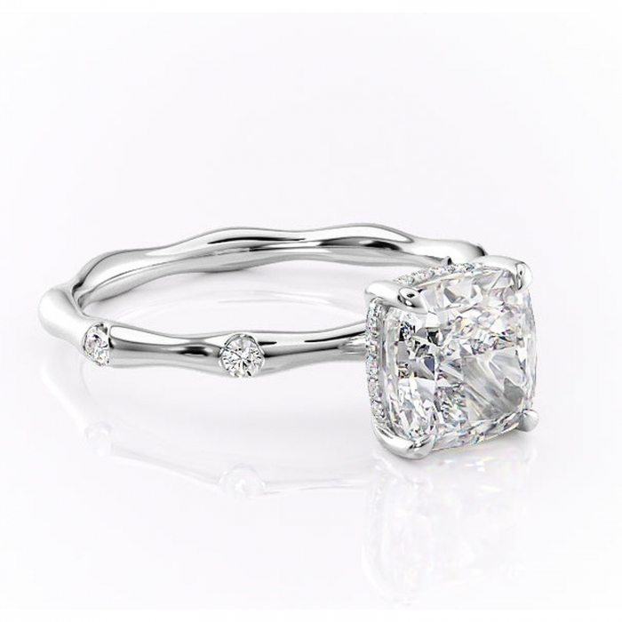 Inel de logodnă Bijou din aur Alb 14kt cu moissanite tăietură pernă – Pietre laterale rafinată pentru profil înalt | Personalizează și configurează gratuit online [1]