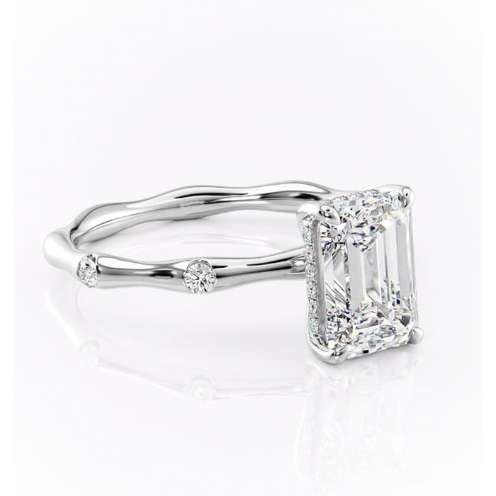 Inel de logodnă Bijou din aur Alb 14kt cu moissanite tăietură smarald – Pietre laterale rafinată pentru profil înalt | Personalizează și configurează gratuit online [1]