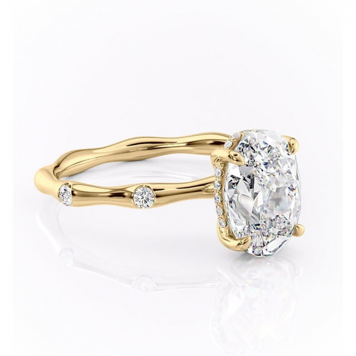 Inel de logodnă Bijou din aur Galben 18kt cu moissanite tăietură ovală – Pietre laterale rafinată pentru profil înalt | Personalizează și configurează gratuit online [1]