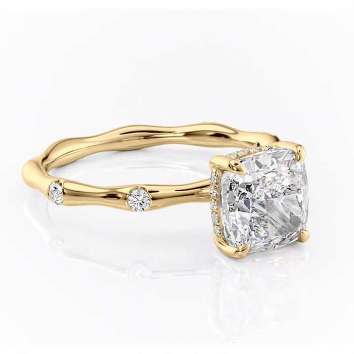 Inel de logodnă Bijou din aur Galben 14kt cu moissanite tăietură pernă – Pietre laterale rafinată pentru profil înalt | Personalizează și configurează gratuit online [1]