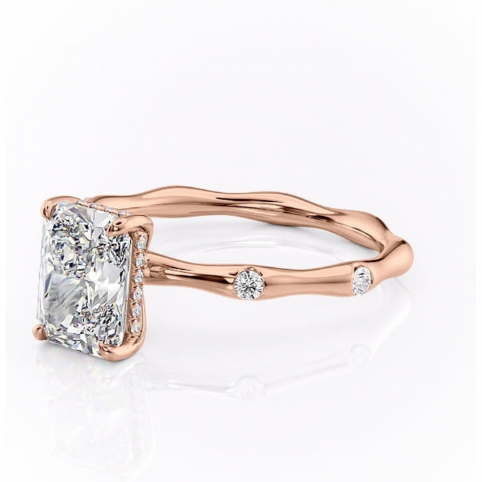 Inel de logodnă Bijou din aur Rose 14kt cu moissanite tăietură radiantă – Pietre laterale rafinată pentru profil înalt | Personalizează și configurează gratuit online [7]