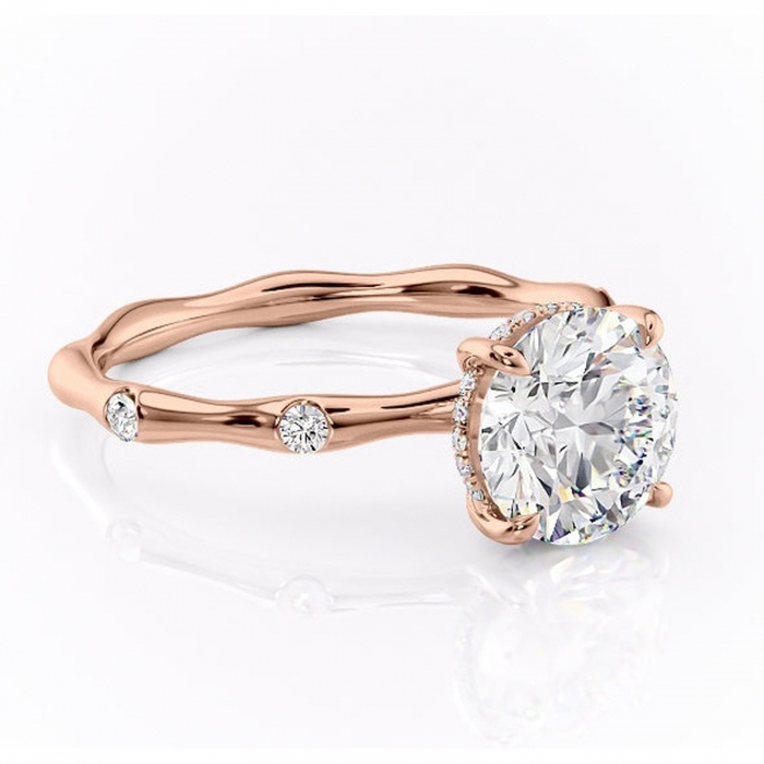 Inel de logodnă Bijou din aur Rose 14kt cu moissanite tăietură rotundă – Pietre laterale rafinată pentru profil înalt | Personalizează și configurează gratuit online [1]