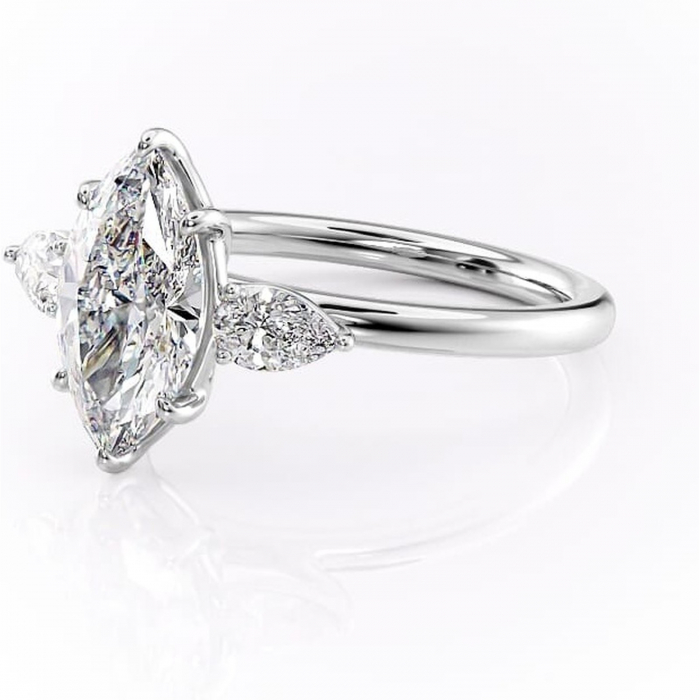 Inel de logodnă Blanche din aur Alb 14kt cu moissanite tăietură marquise – Montură cu trei pietre rafinată pentru profil înalt | Personalizează și configurează gratuit online [7]