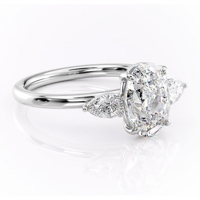 Inel de logodnă Blanche din aur Alb 14kt cu moissanite tăietură ovală – Montură cu trei pietre rafinată pentru profil înalt | Personalizează și configurează gratuit online [1]