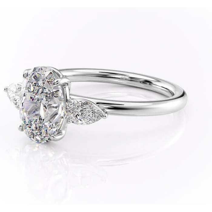 Inel de logodnă Blanche din aur Alb 14kt cu moissanite tăietură ovală – Montură cu trei pietre rafinată pentru profil înalt | Personalizează și configurează gratuit online [7]