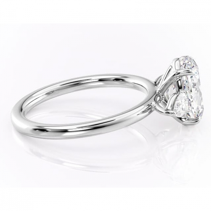 Inel de logodnă Blanche din aur Alb 14kt cu moissanite tăietură ovală – Montură cu trei pietre rafinată pentru profil înalt | Personalizează și configurează gratuit online [2]