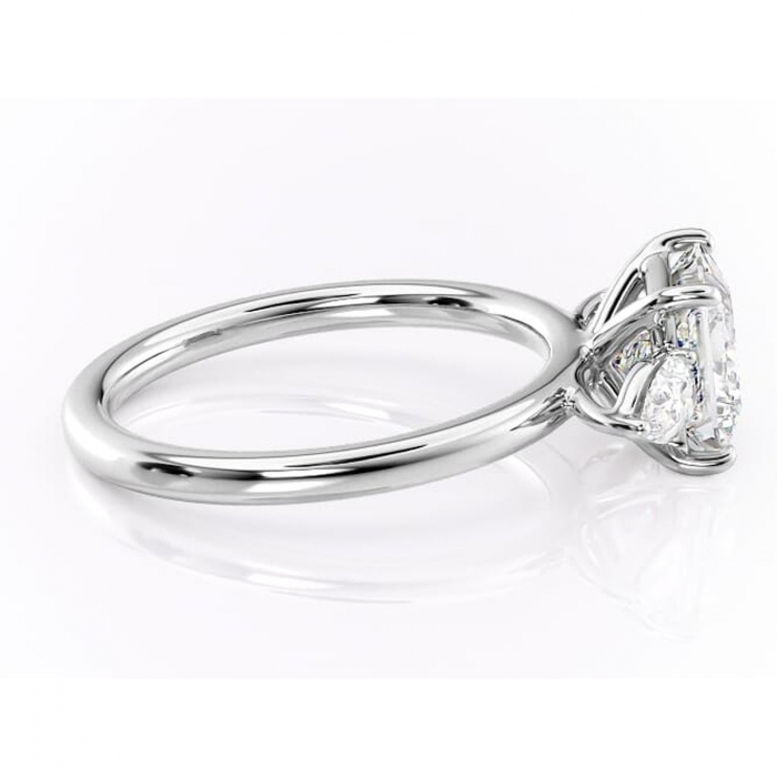 Inel de logodnă Blanche din aur Alb 14kt cu moissanite tăietură princess – Montură cu trei pietre rafinată pentru profil înalt | Personalizează și configurează gratuit online [2]