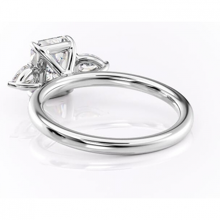 Inel de logodnă Blanche din aur Alb 18kt cu moissanite tăietură radiantă – Montură cu trei pietre rafinată pentru profil înalt | Personalizează și configurează gratuit online [4]