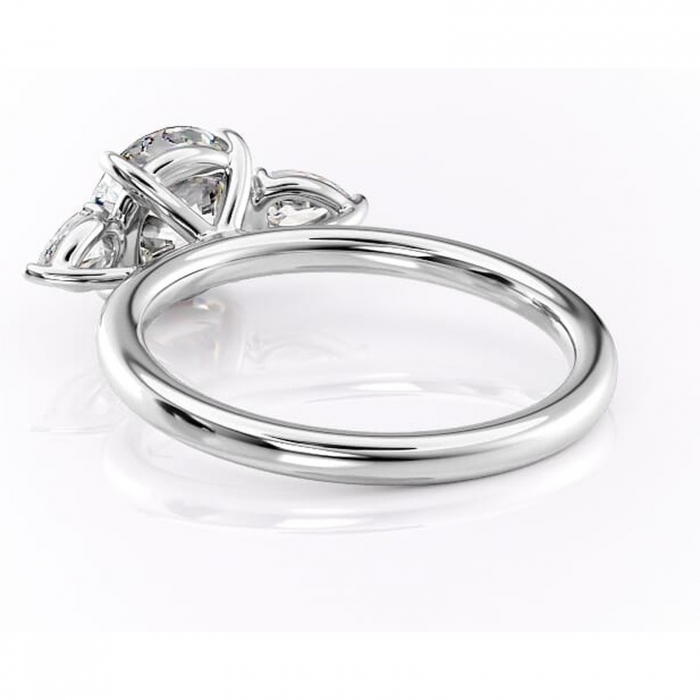 Inel de logodnă Blanche din aur Alb 14kt cu moissanite tăietură rotundă – Montură cu trei pietre rafinată pentru profil înalt | Personalizează și configurează gratuit online [4]