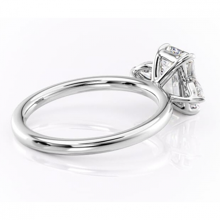 Inel de logodnă Blanche din aur Alb 14kt cu moissanite tăietură smarald – Montură cu trei pietre rafinată pentru profil înalt | Personalizează și configurează gratuit online [3]