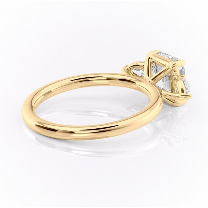 Inel de logodnă Blanche din aur Galben 14kt cu moissanite tăietură asscher – Montură cu trei pietre rafinată pentru profil înalt | Personalizează și configurează gratuit online [3]