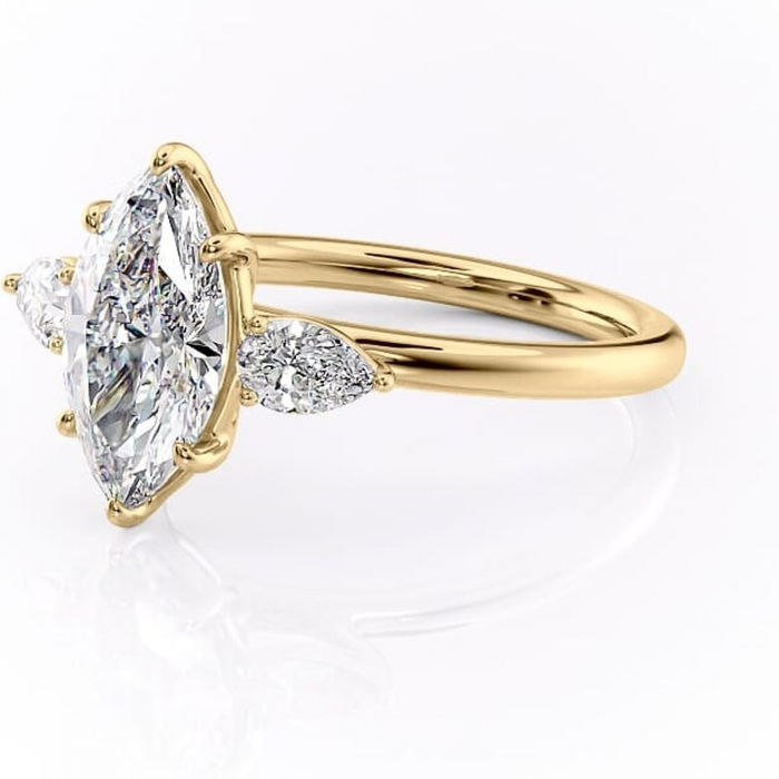 Inel de logodnă Blanche din aur Galben 14kt cu moissanite tăietură marquise – Montură cu trei pietre rafinată pentru profil înalt | Personalizează și configurează gratuit online [7]