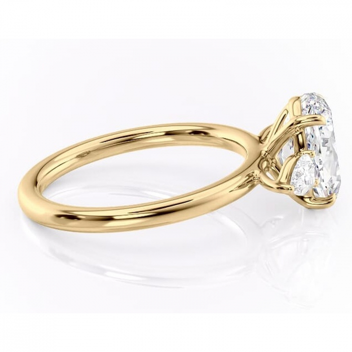 Inel de logodnă Blanche din aur Galben 18kt cu moissanite tăietură ovală – Montură cu trei pietre rafinată pentru profil înalt | Personalizează și configurează gratuit online [2]