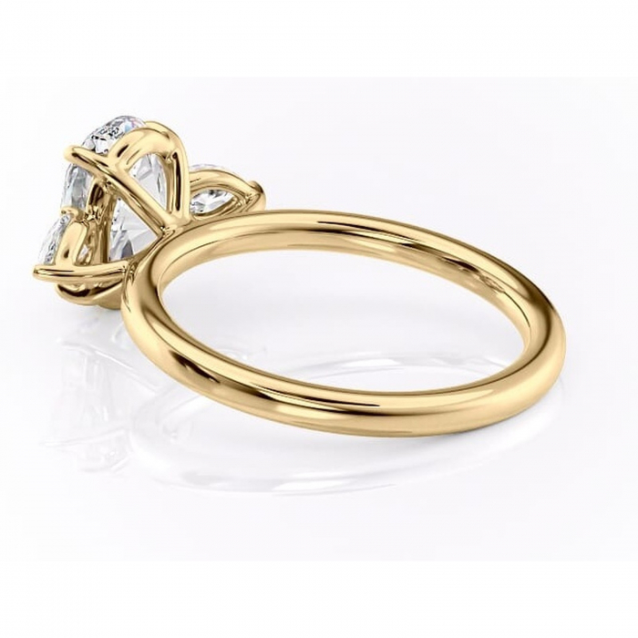 Inel de logodnă Blanche din aur Galben 18kt cu moissanite tăietură ovală – Montură cu trei pietre rafinată pentru profil înalt | Personalizează și configurează gratuit online [5]