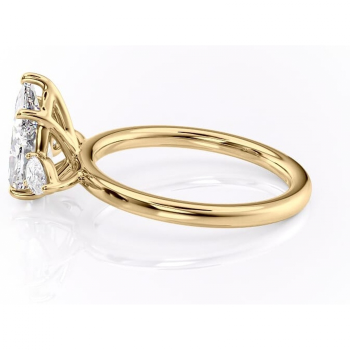 Inel de logodnă Blanche din aur Galben 14kt cu moissanite tăietură pară – Montură cu trei pietre rafinată pentru profil înalt | Personalizează și configurează gratuit online [6]