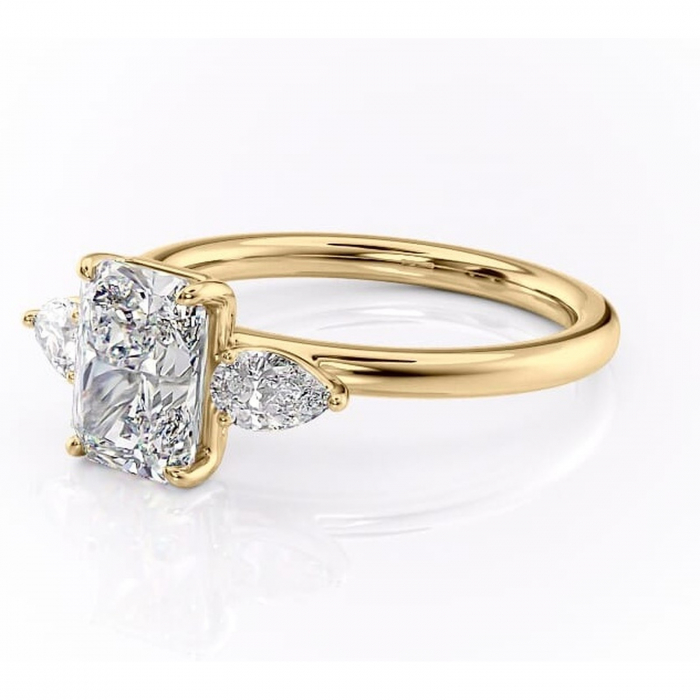 Inel de logodnă Blanche din aur Galben 18kt cu moissanite tăietură radiantă – Montură cu trei pietre rafinată pentru profil înalt | Personalizează și configurează gratuit online [7]