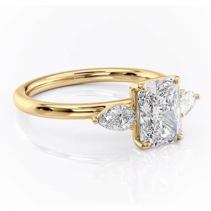 Inel de logodnă Blanche din aur Galben 18kt cu moissanite tăietură radiantă – Montură cu trei pietre rafinată pentru profil înalt | Personalizează și configurează gratuit online [1]