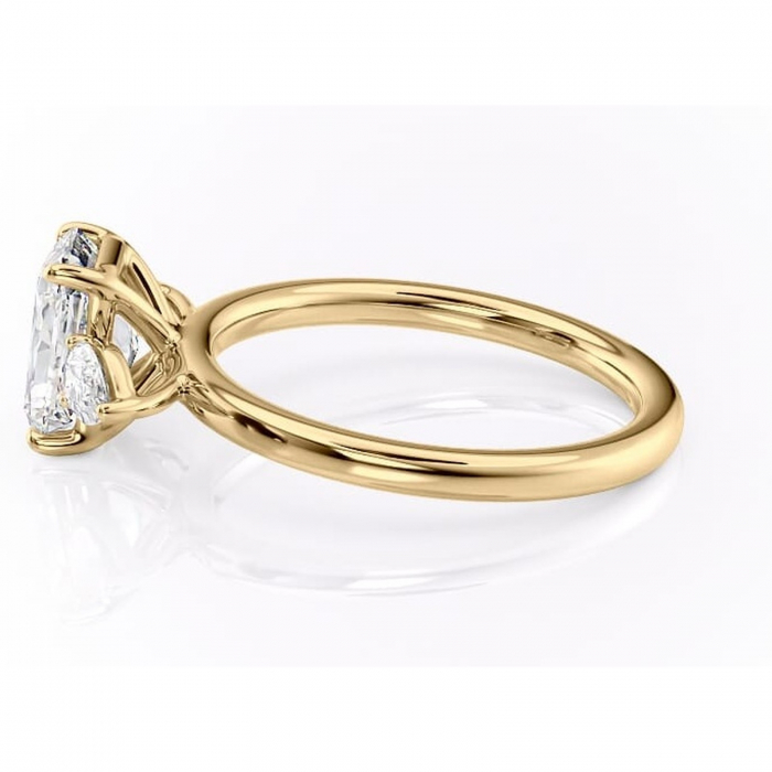 Inel de logodnă Blanche din aur Galben 18kt cu moissanite tăietură radiantă – Montură cu trei pietre rafinată pentru profil înalt | Personalizează și configurează gratuit online [6]