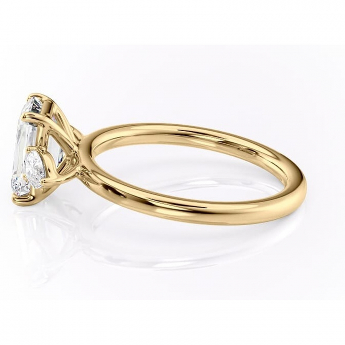 Inel de logodnă Blanche din aur Galben 18kt cu moissanite tăietură smarald – Montură cu trei pietre rafinată pentru profil înalt | Personalizează și configurează gratuit online [6]