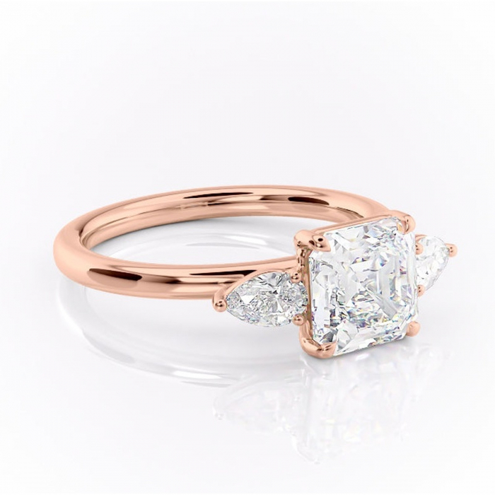 Inel de logodnă Blanche din aur Rose 18kt cu moissanite tăietură asscher – Montură cu trei pietre rafinată pentru profil înalt | Personalizează și configurează gratuit online [1]