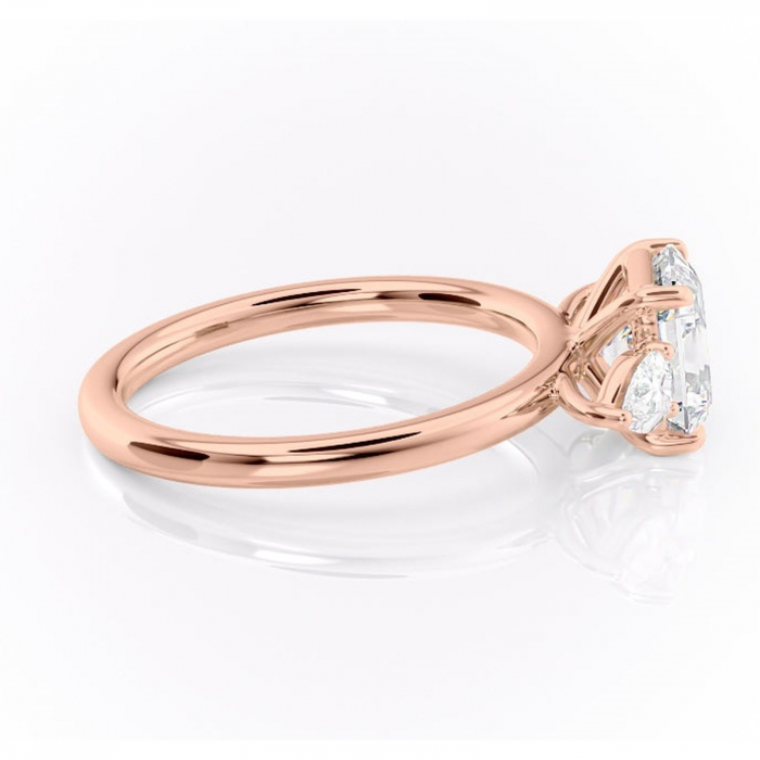 Inel de logodnă Blanche din aur Rose 18kt cu moissanite tăietură asscher – Montură cu trei pietre rafinată pentru profil înalt | Personalizează și configurează gratuit online [2]