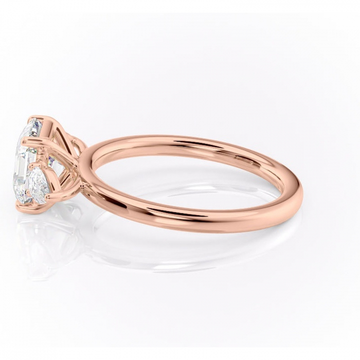 Inel de logodnă Blanche din aur Rose 18kt cu moissanite tăietură asscher – Montură cu trei pietre rafinată pentru profil înalt | Personalizează și configurează gratuit online [6]