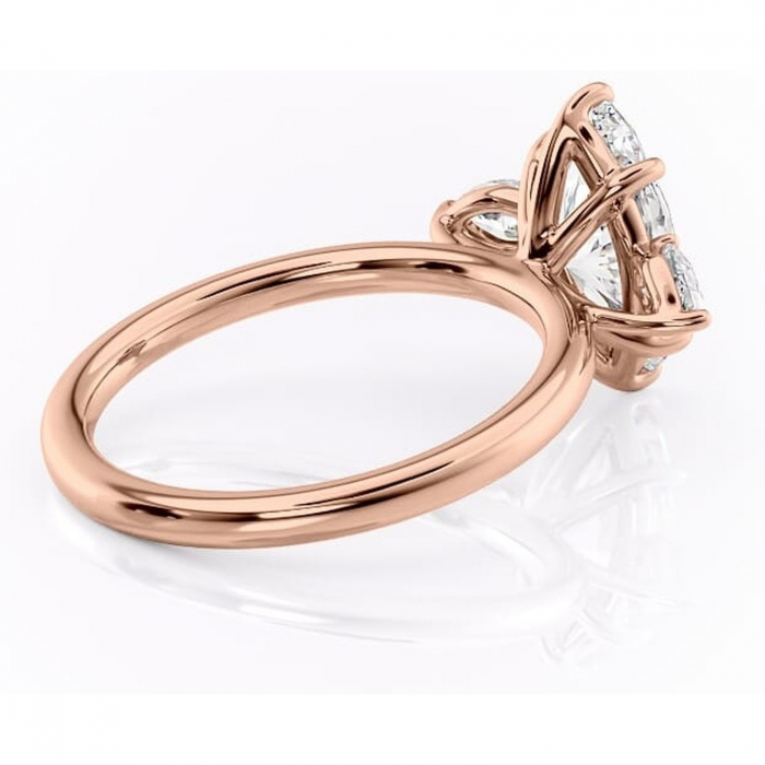 Inel de logodnă Blanche din aur Rose 18kt cu moissanite tăietură marquise – Montură cu trei pietre rafinată pentru profil înalt | Personalizează și configurează gratuit online [3]