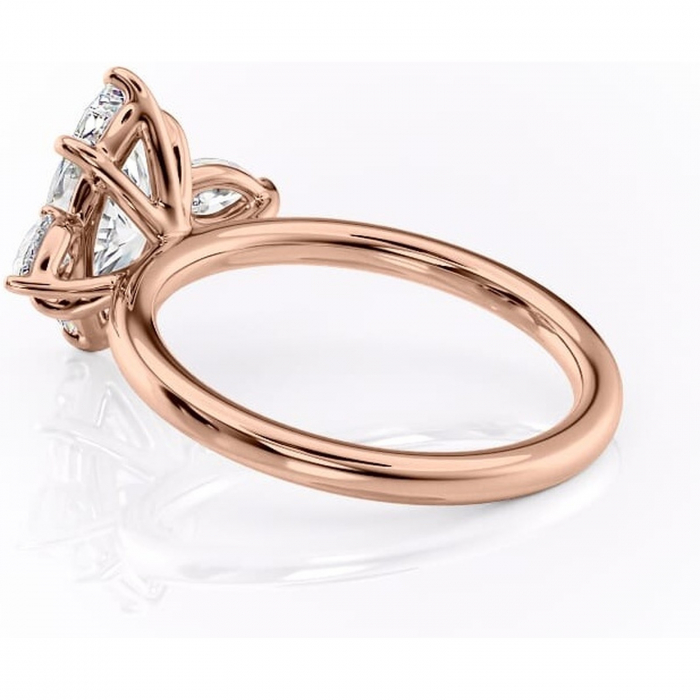 Inel de logodnă Blanche din aur Rose 18kt cu moissanite tăietură marquise – Montură cu trei pietre rafinată pentru profil înalt | Personalizează și configurează gratuit online [5]