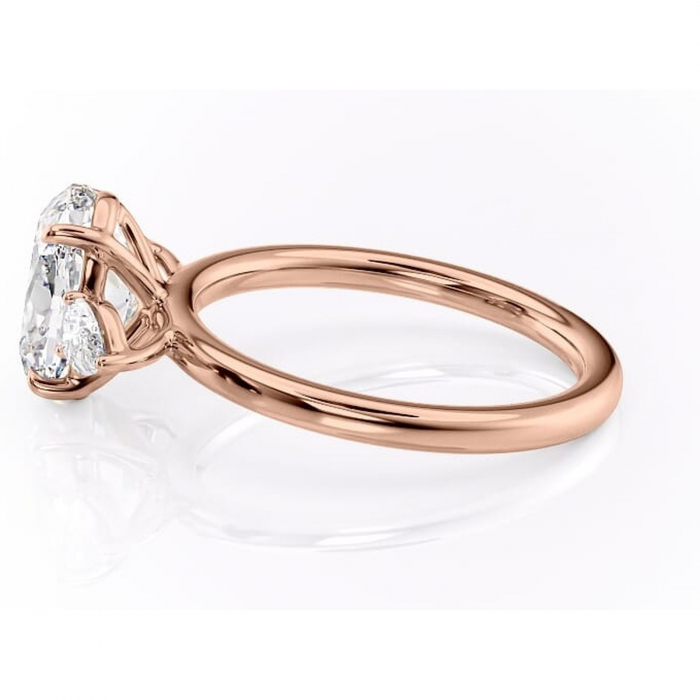 Inel de logodnă Blanche din aur Rose 18kt cu moissanite tăietură ovală – Montură cu trei pietre rafinată pentru profil înalt | Personalizează și configurează gratuit online [6]