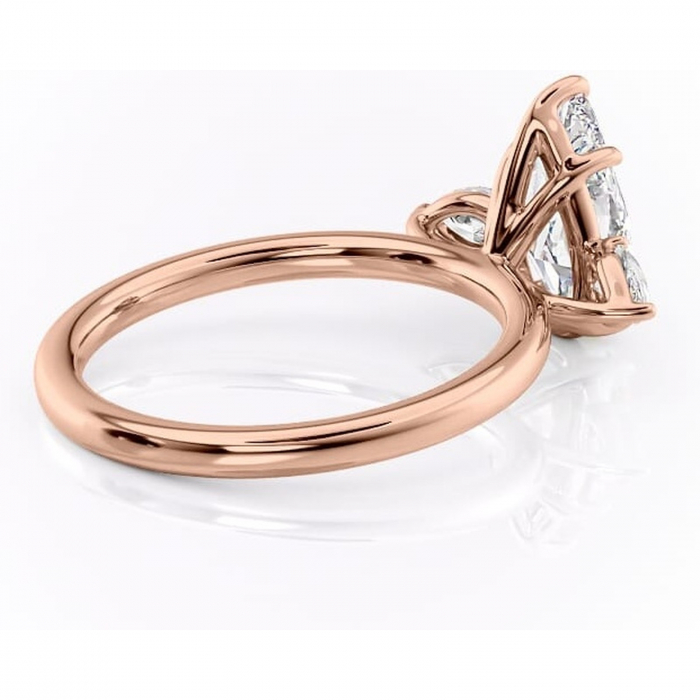 Inel de logodnă Blanche din aur Rose 14kt cu moissanite tăietură pară – Montură cu trei pietre rafinată pentru profil înalt | Personalizează și configurează gratuit online [3]