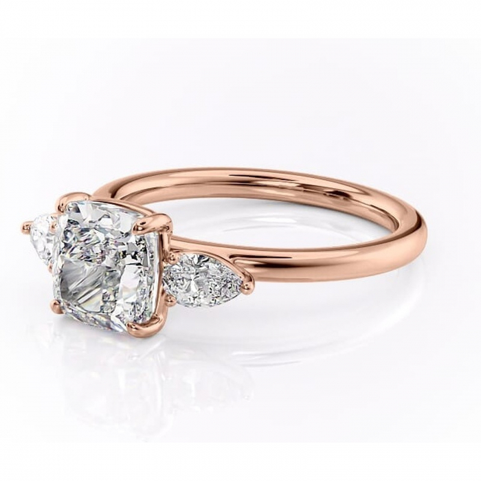 Inel de logodnă Blanche din aur Rose 14kt cu moissanite tăietură pernă – Montură cu trei pietre rafinată pentru profil înalt | Personalizează și configurează gratuit online [7]