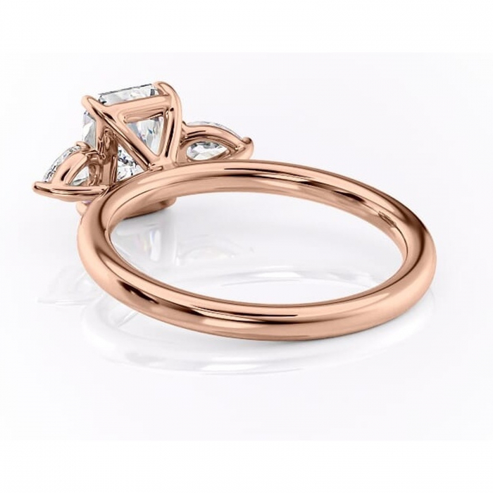 Inel de logodnă Blanche din aur Rose 14kt cu moissanite tăietură radiantă – Montură cu trei pietre rafinată pentru profil înalt | Personalizează și configurează gratuit online [4]