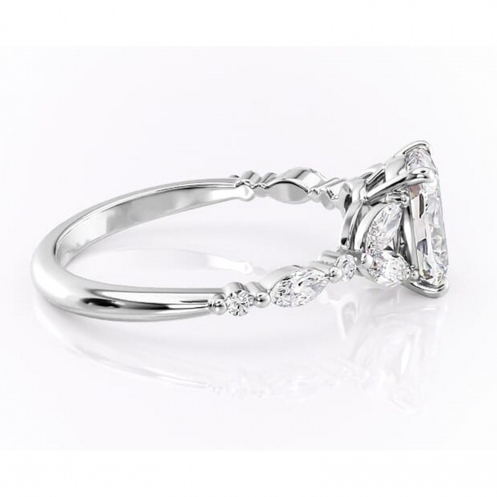 Inel de logodnă Bloom din aur Alb 14kt cu moissanite tăietură pernă – Montură cu trei pietre rafinată pentru profil mediu | Personalizează și configurează gratuit online [2]