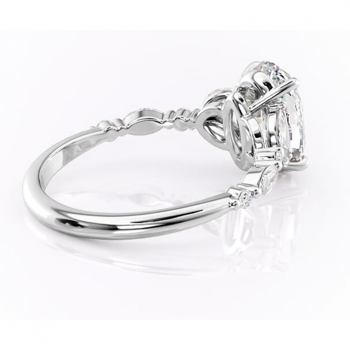 Inel de logodnă Bloom din aur Alb 14kt cu moissanite tăietură ovală – Montură cu trei pietre rafinată pentru profil mediu | Personalizează și configurează gratuit online [3]